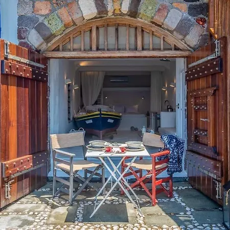 Gorgeous In Front Of The Sea At Klima Milos Holiday home *