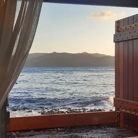 Gorgeous In Front Of The Sea At Milos * Klima